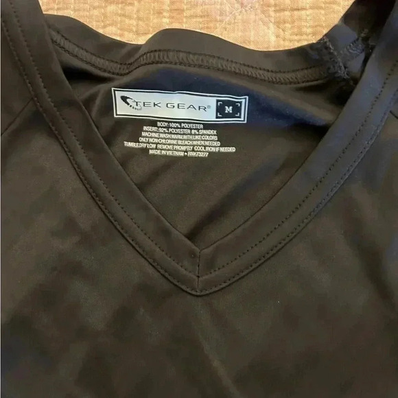 Women’s Tek Gear Black T Shirt Size Medium - Picture 2 of 3